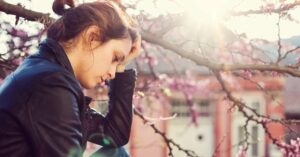 Весенняя депрессия: 5 причин, почему энергия на нуле — и это не только физиология